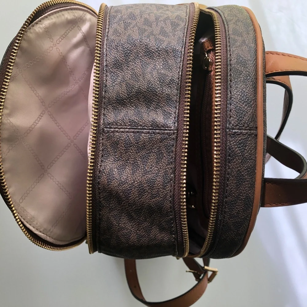 Michael Kors Large Backpack EUC - Picture 9 of 12